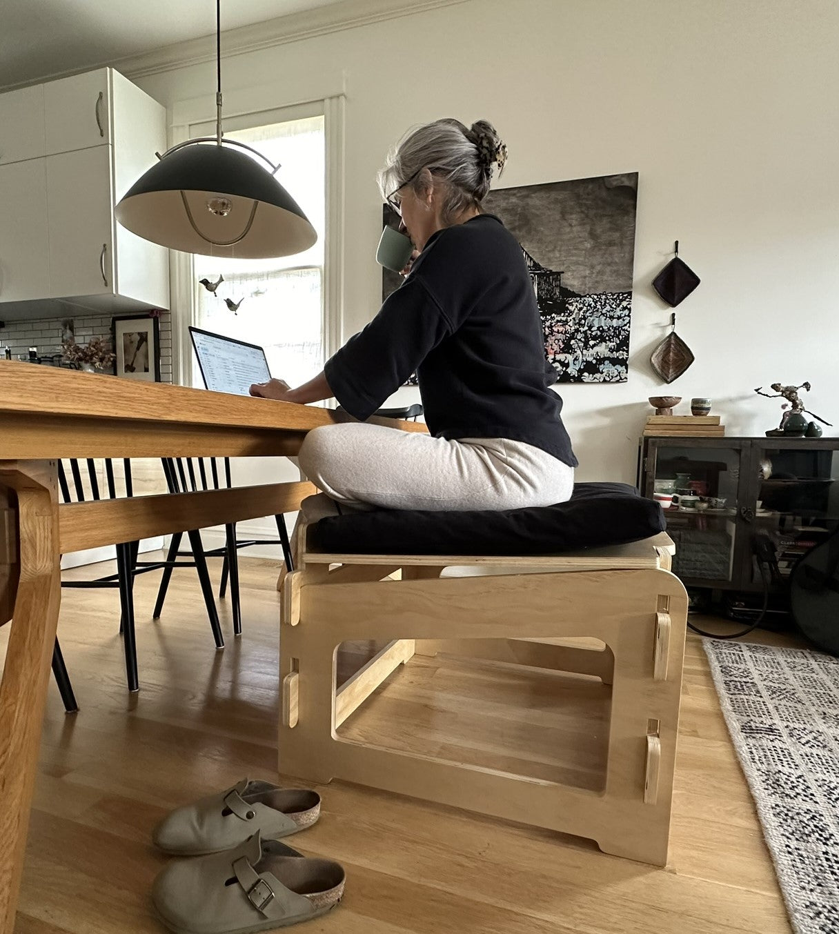 Active Sitting Chair Ergonomic Adjustable Angle Platform Design for Meditation Functional Sitting Work Versatility