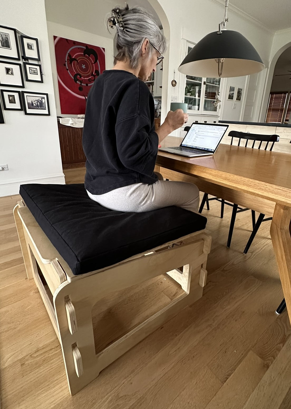 Active Sitting Chair Ergonomic Adjustable Angle Platform Design for Meditation Functional Sitting Work Versatility