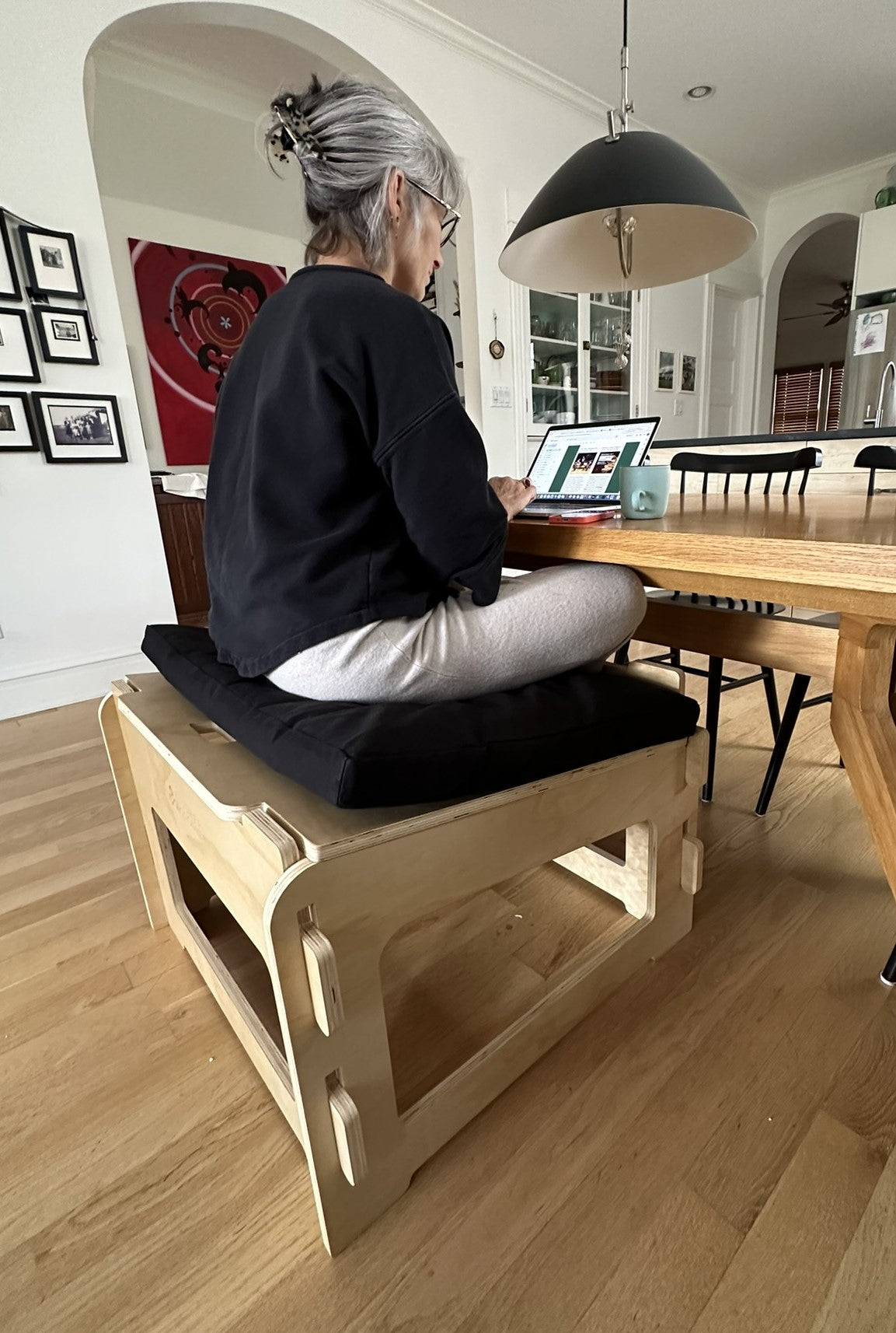 Active Sitting Chair Ergonomic Adjustable Angle Platform Design for Meditation Functional Sitting Work Versatility